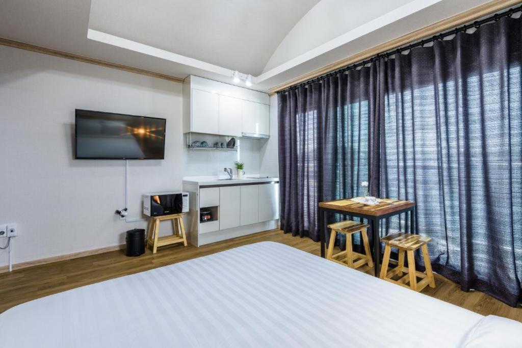 Romance Jeju Pension מראה חיצוני תמונה