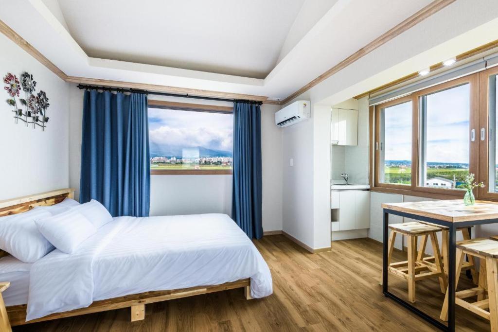 Romance Jeju Pension מראה חיצוני תמונה