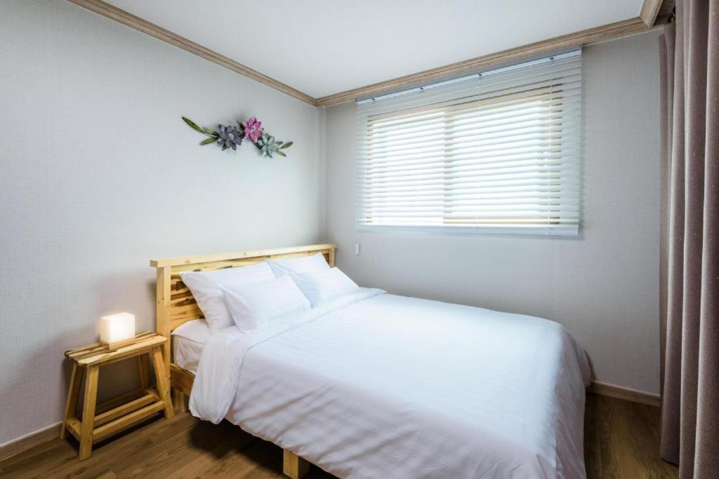 Romance Jeju Pension מראה חיצוני תמונה