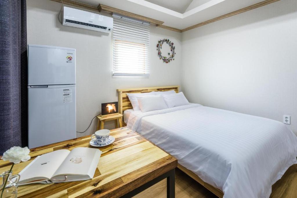 Romance Jeju Pension מראה חיצוני תמונה
