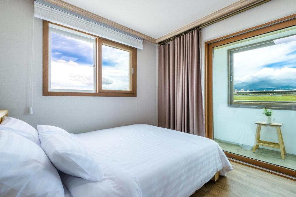 Romance Jeju Pension מראה חיצוני תמונה